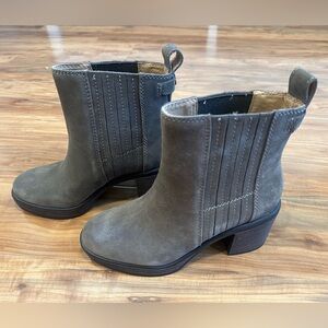 NWOT Crown Vintage Boots